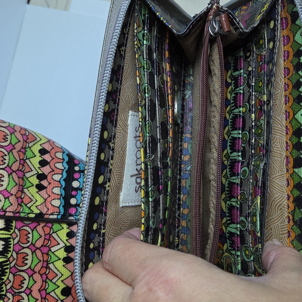 Sakroots Colorful Patterned Elephant Tote Bag with Matching Wallet - Picture 11 of 14